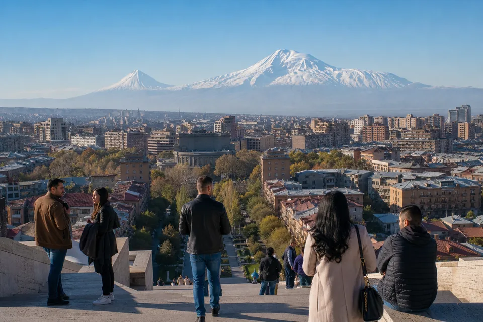 Nowoczesny gabinet konsultacyjny kliniki w Erywaniu z widokiem na miasto i górę Ararat